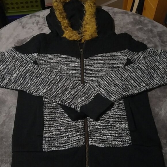 Miss Me Faux Fur Hoodie Sweater Jacket Size Medium - Picture 3 of 9